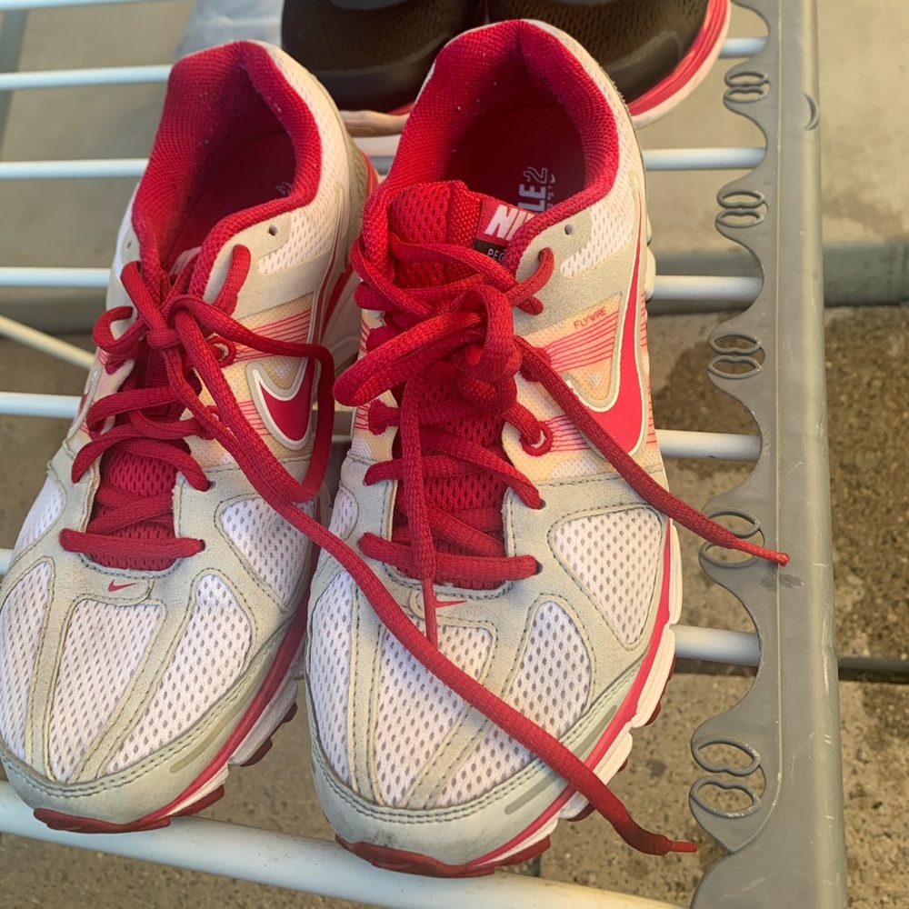Nike sneakers Size 7
